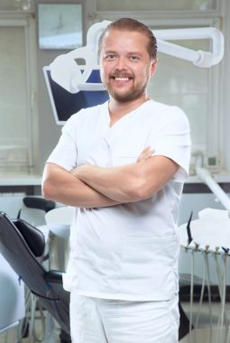Врач-стоматолог 1-й квалификационной категории Арзамасов Иван Валерьевич