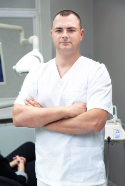 Врач-стоматолог хирург 1-й категории Перминов Олег Александрович
