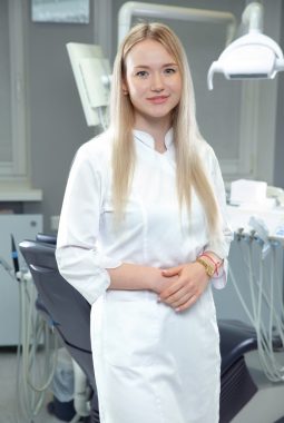 Врач-стоматолог-терапевт 1-й квалификационной категории Суворова Анастасия Олеговна