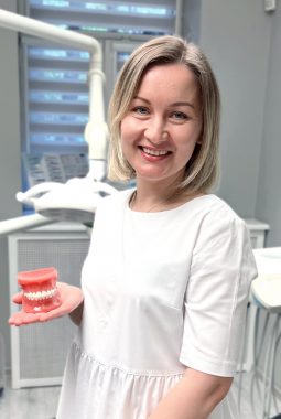 Практикующий врач-стоматолог-ортодонт второй квалификационной категории, старший преподаватель кафедры ортопедической стоматологии и ортодонтии БГМУ. Хадарович Кристина Викторовна